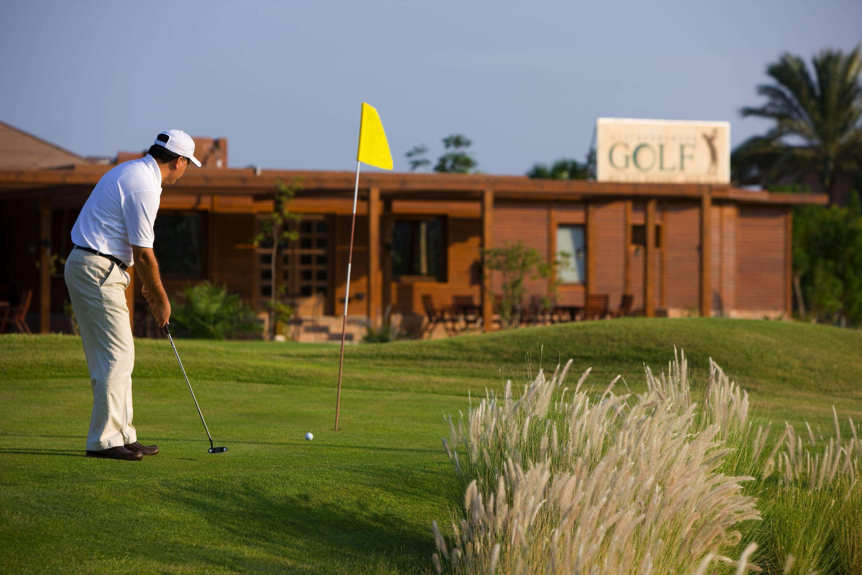 Steigenberger Aldau Beach Hotel Hurghada Eksteriør bilde Golf course in Egypt