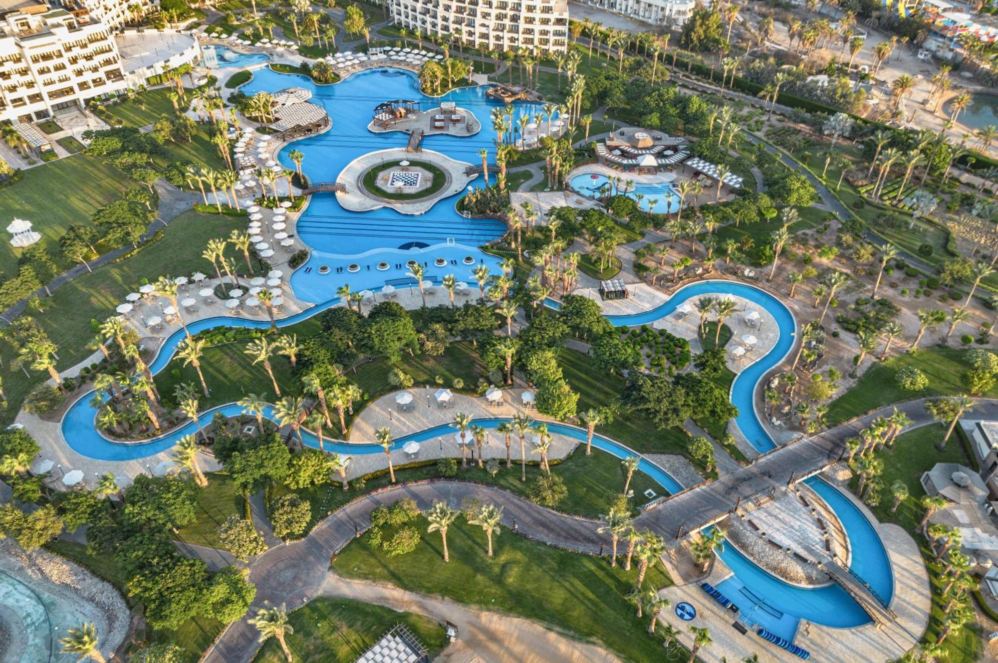 Steigenberger Aldau Beach Hotel Hurghada Eksteriør bilde Aerial view of the pool complex